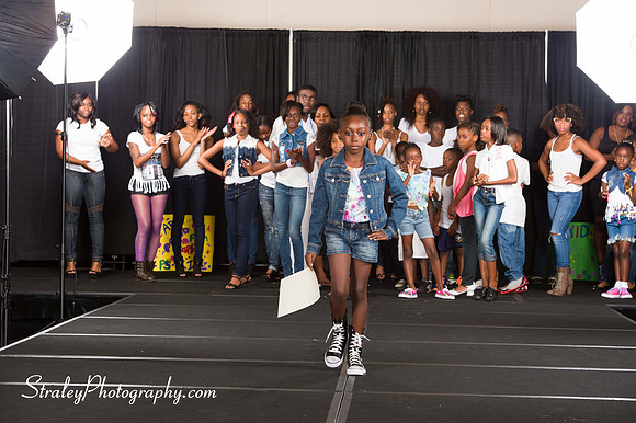 Proteges of Fashion 2013 08 03  - 0513